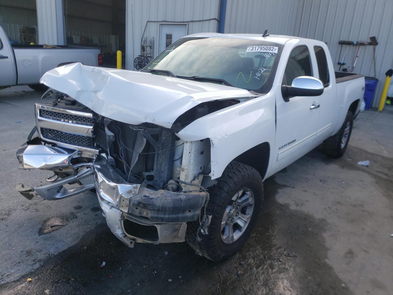 Photo 2 from auction – 2013 CHEVROLET SILVERADO with VIN 1GCRKSE70DZ403643