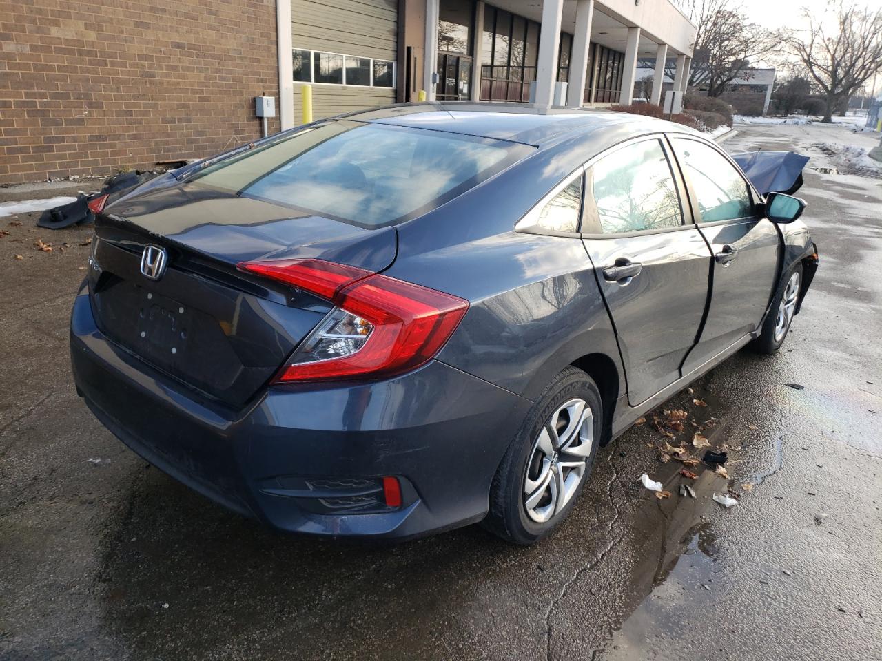 Photo 4 from auction – 2017 HONDA CIVIC LX with VIN 19XFC2F57HE211750