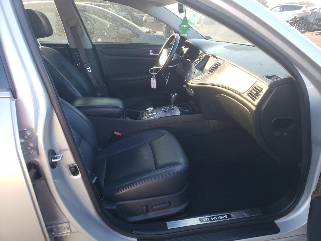 Photo 5 from auction – 2012 HYUNDAI GENESIS 4. with VIN KMHGC4DF6CU171601