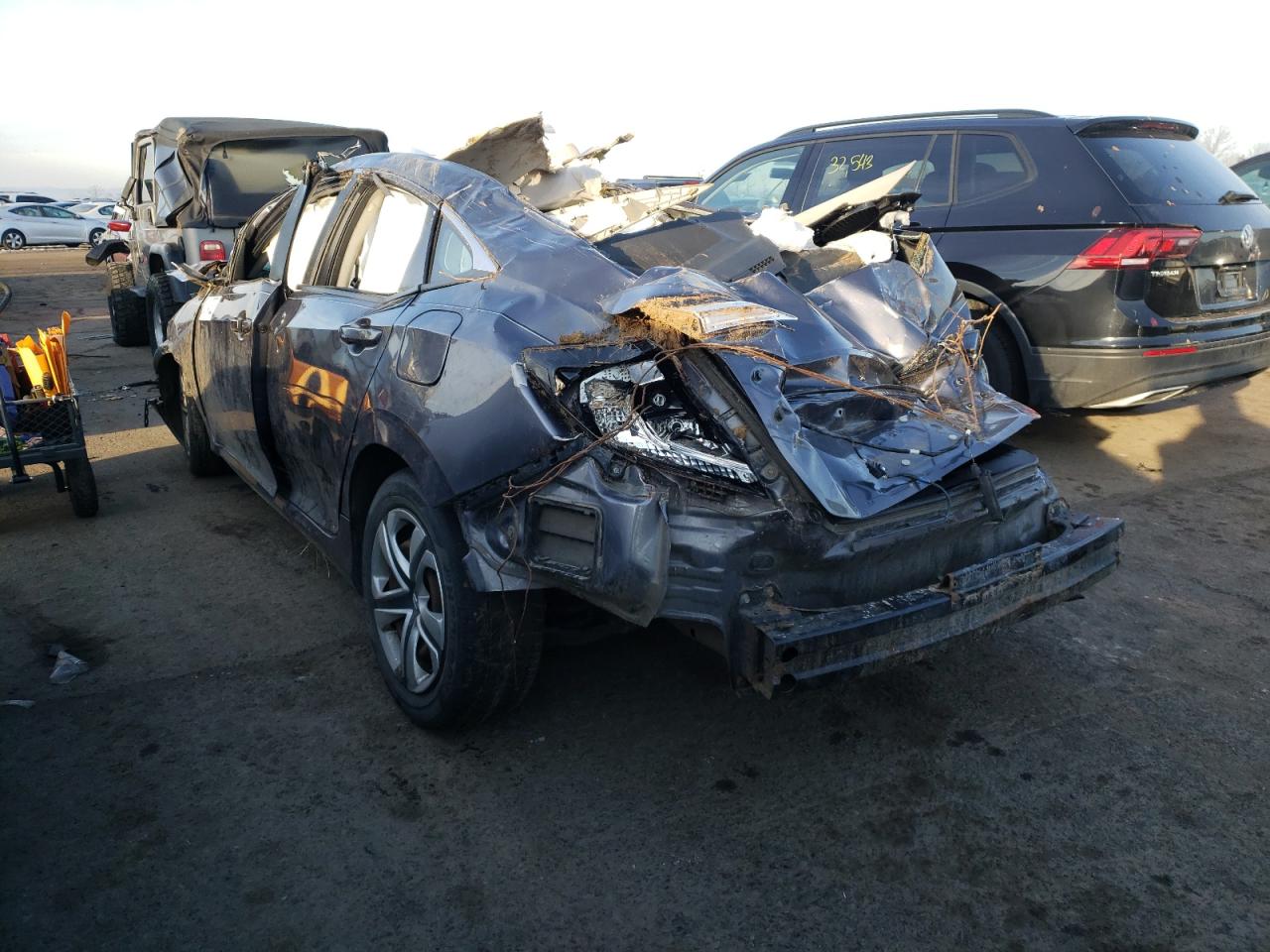 Photo 3 from auction – 2016 HONDA CIVIC LX with VIN 19XFC2E50GE064283