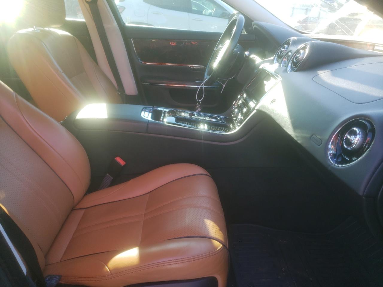 Photo 5 from auction – 2016 JAGUAR XJ with VIN SAJWJ1CD7G8W02273