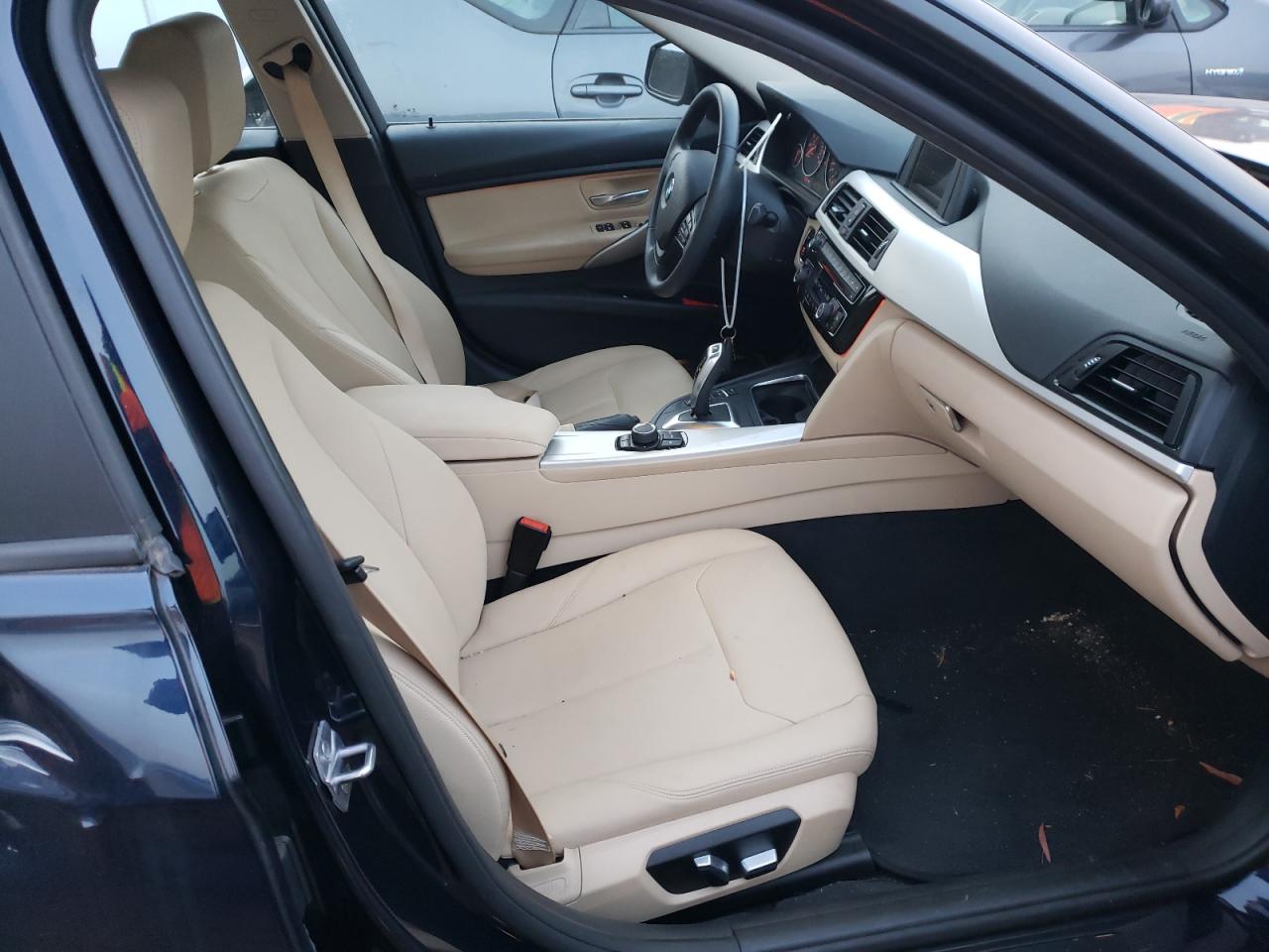 Photo 5 from auction – 2017 BMW 320 XI with VIN WBA8E5G37HNU44795