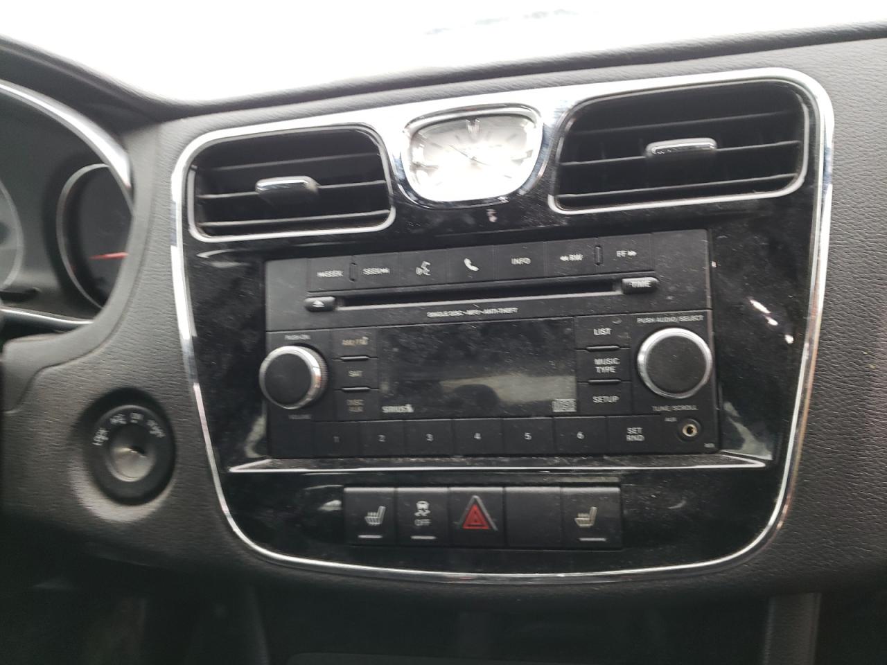 Photo 9 from auction – 2014 CHRYSLER 200 LIMITE with VIN 1C3CCBCG8EN172705