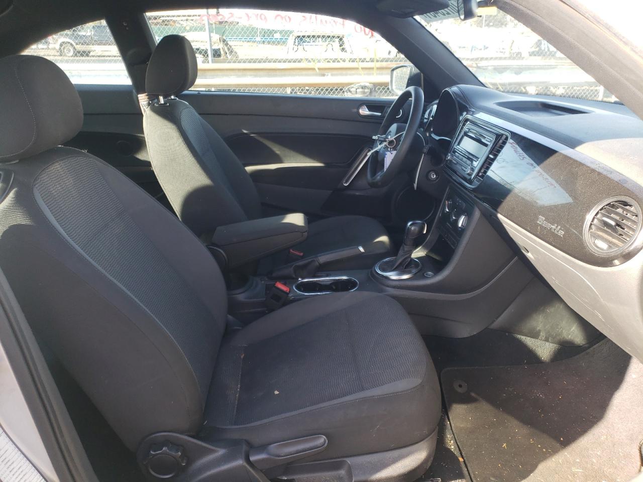 Photo 5 from auction – 2013 VOLKSWAGEN BEETLE with VIN 3VWFP7AT5DM662681