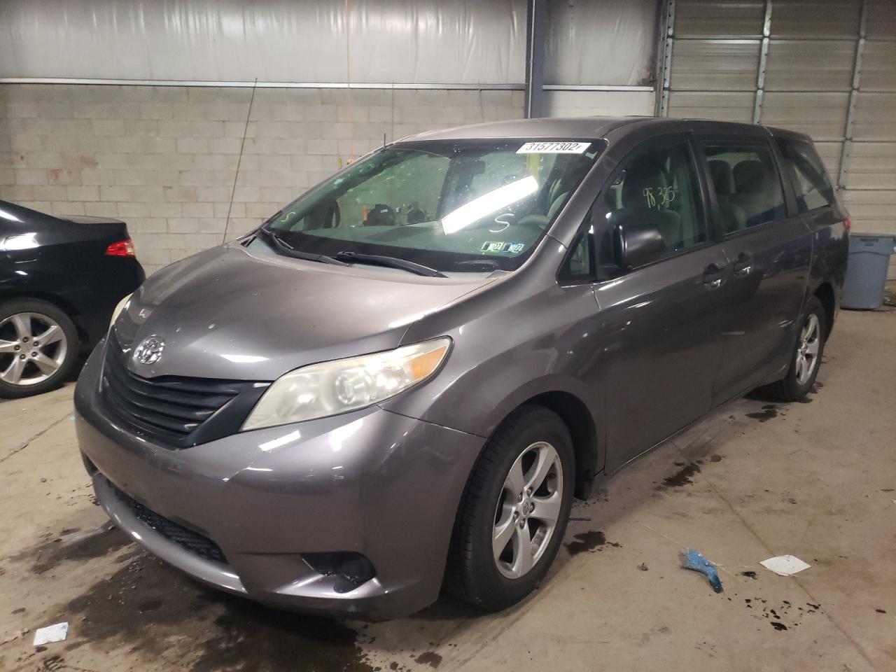 Photo 2 from auction – 2011 TOYOTA SIENNA BAS with VIN 5TDKA3DC3BS002207