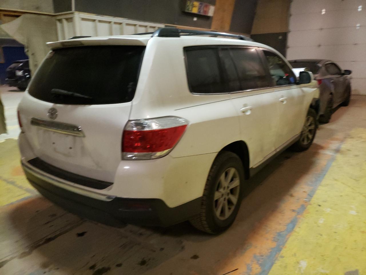 Photo 4 from auction – 2013 TOYOTA HIGHLANDER with VIN 5TDZK3EH7DS109849
