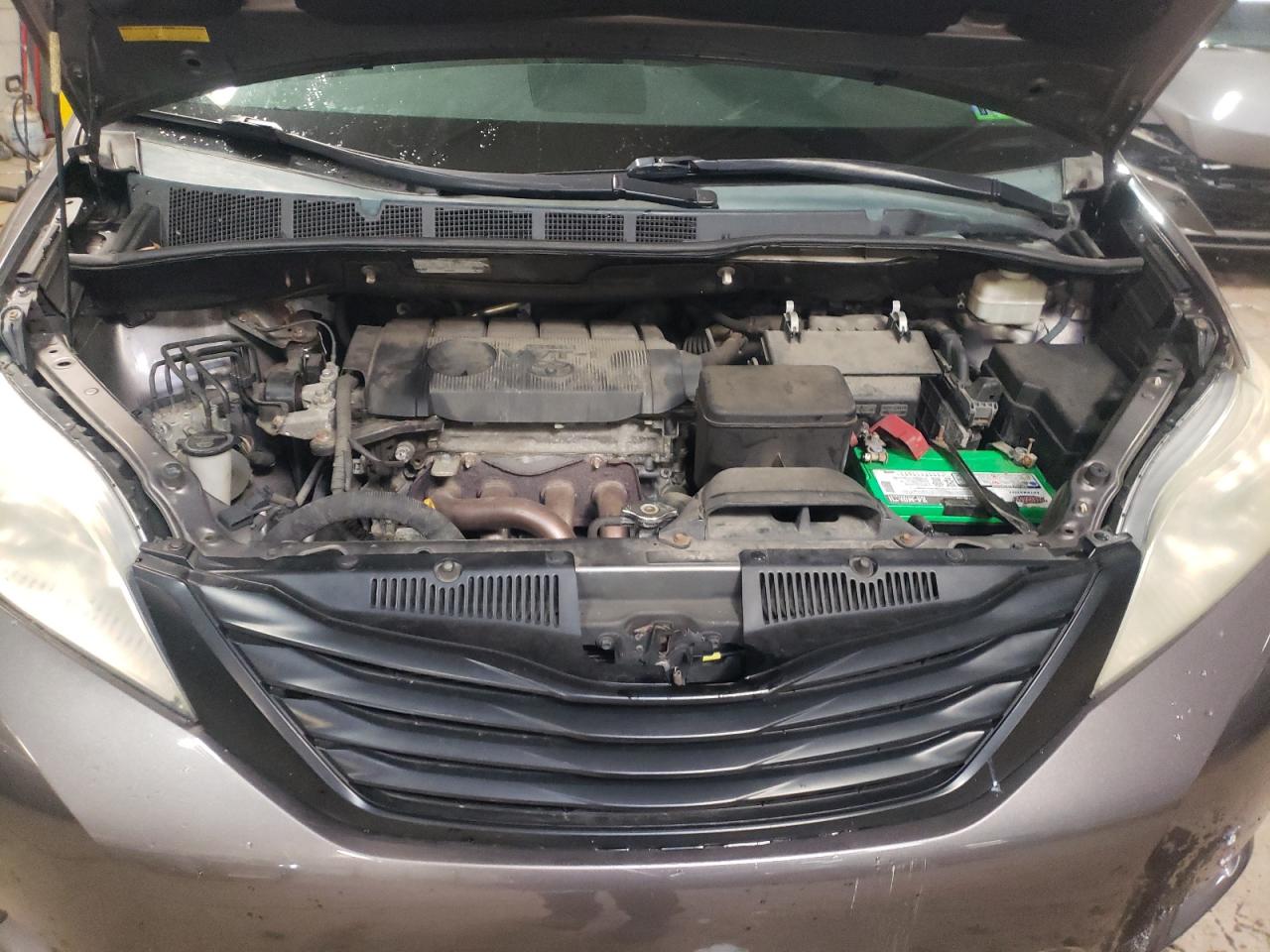 Photo 7 from auction – 2011 TOYOTA SIENNA BAS with VIN 5TDKA3DC3BS002207