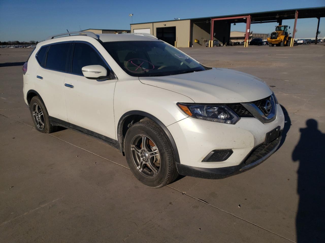 NISSAN ROGUE S 2015 with VIN 5N1AT2ML0FC860060 - Photo from auction