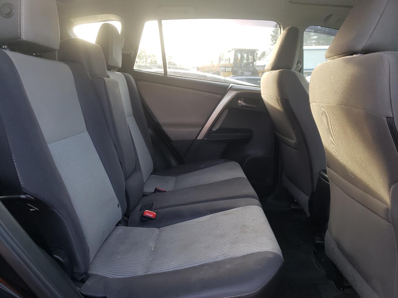 Photo 6 from auction – 2014 TOYOTA RAV4 XLE with VIN 2T3RFREV9EW165000