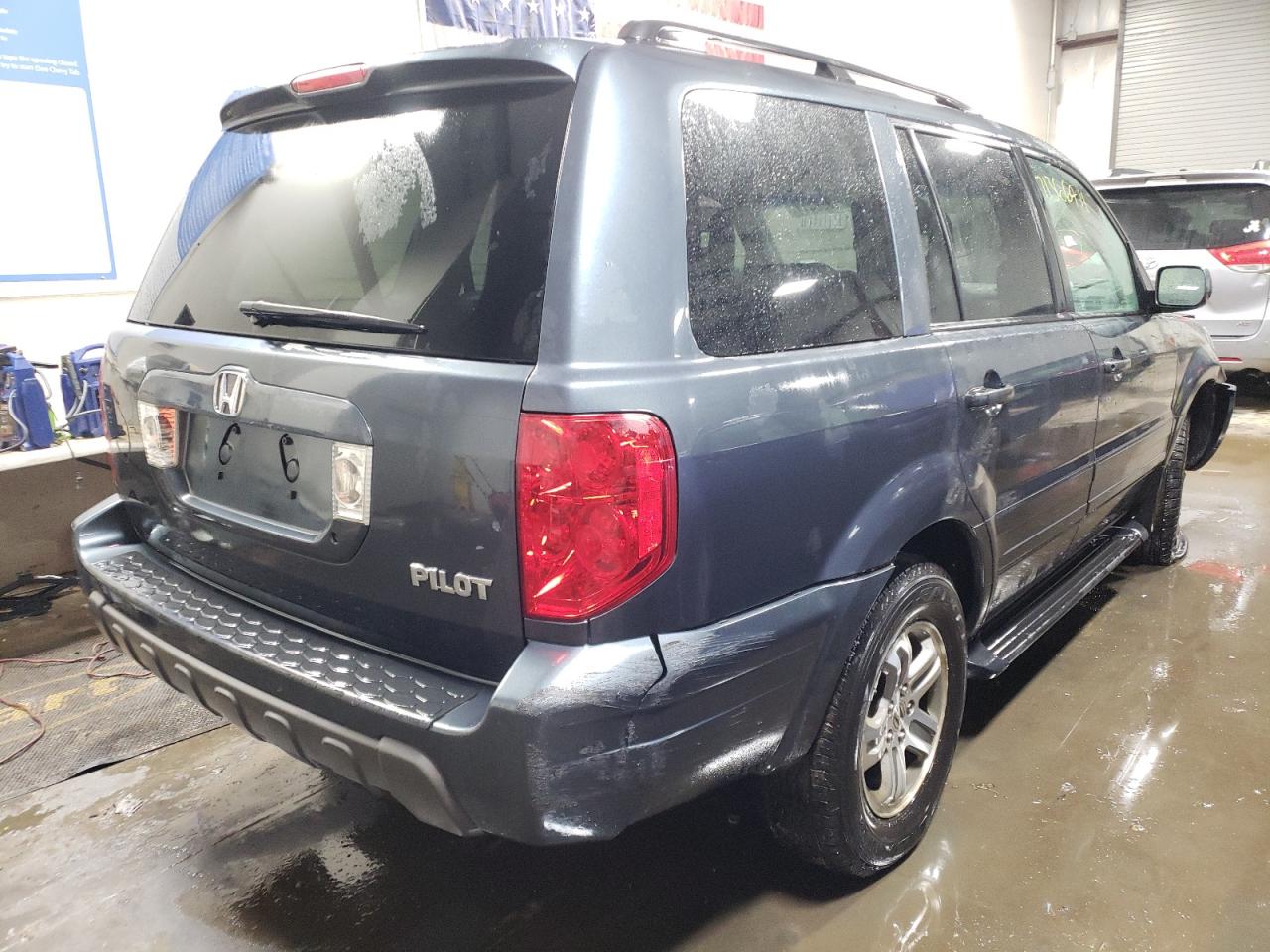 Photo 4 from auction – 2004 HONDA PILOT EXL with VIN 2HKYF18644H560371