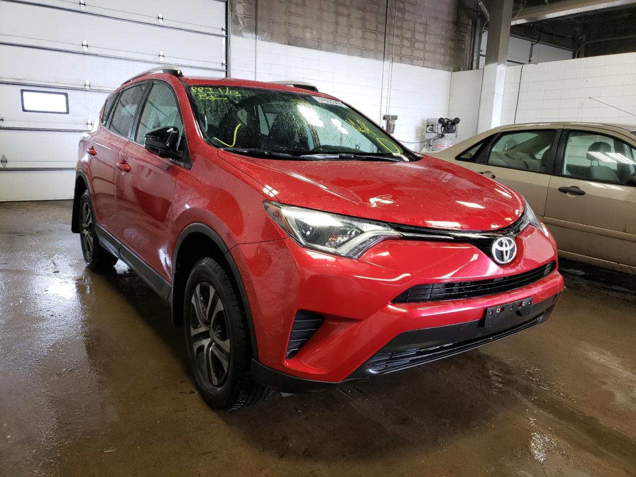 Photo 1 from auction – 2016 TOYOTA RAV4 LE with VIN 2T3BFREV7GW521481