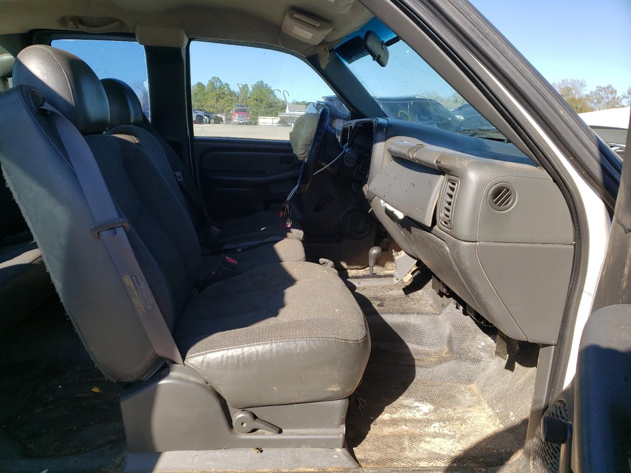 Photo 5 from auction – 2003 CHEVROLET SILVERADO with VIN 1GCHK29G53E203630
