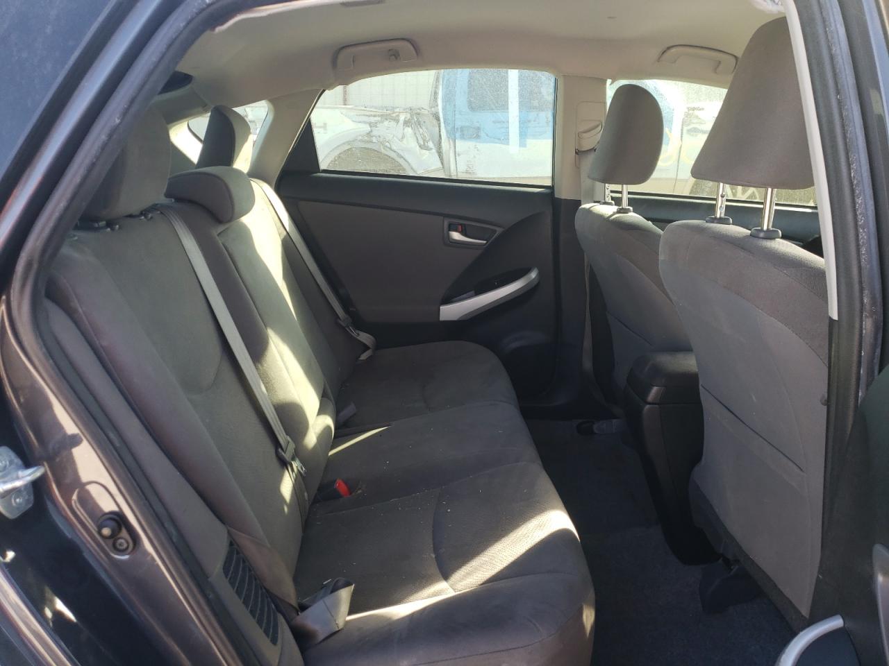 Photo 6 from auction – 2014 TOYOTA PRIUS with VIN JTDKN3DU6E1744504
