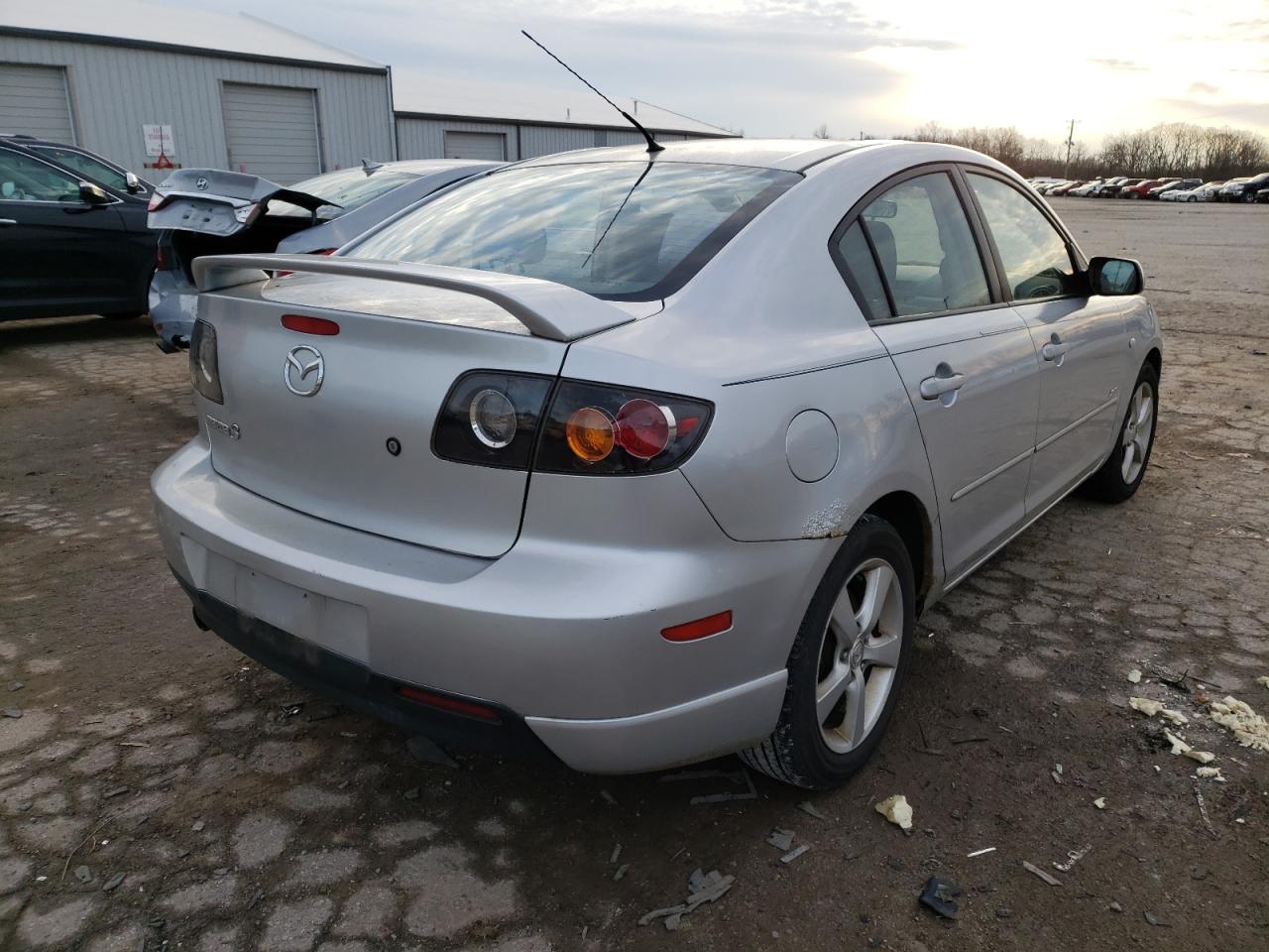 Photo 4 from auction – 2005 MAZDA 3 S with VIN JM1BK323351233609