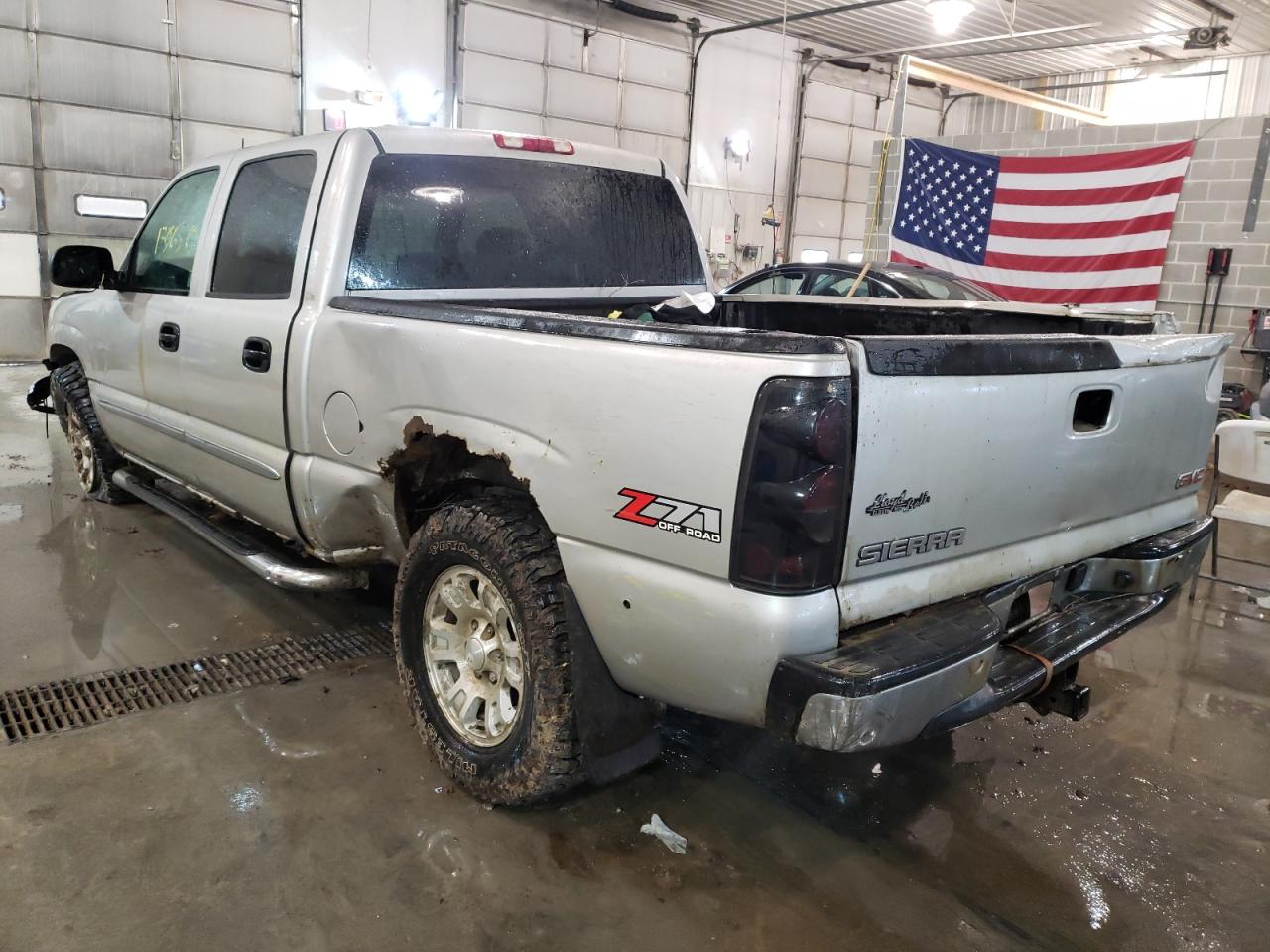 Photo 3 from auction – 2005 GMC NEW SIERRA with VIN 2GTEK13T651390500