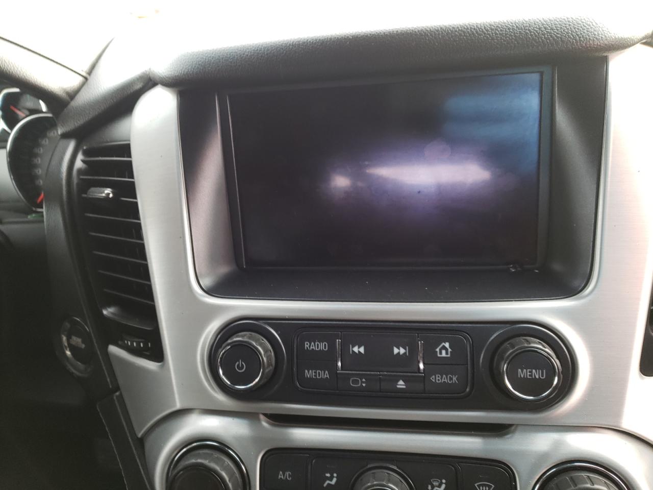 Photo 9 from auction – 2017 GMC YUKON SLT with VIN 3G1BE5SM4HS562794
