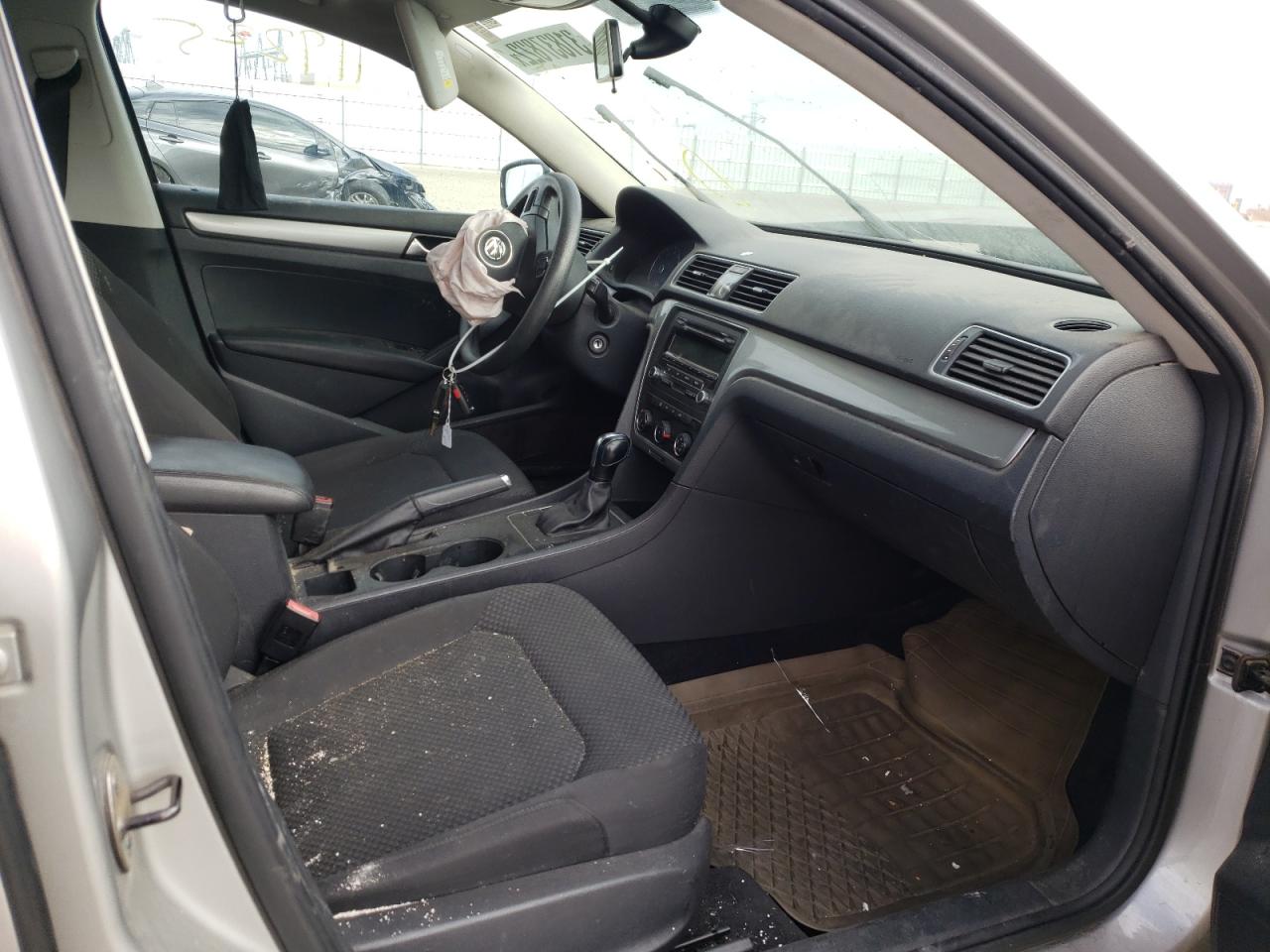 Photo 5 from auction – 2013 VOLKSWAGEN PASSAT S with VIN 1VWAP7A3XDC073055
