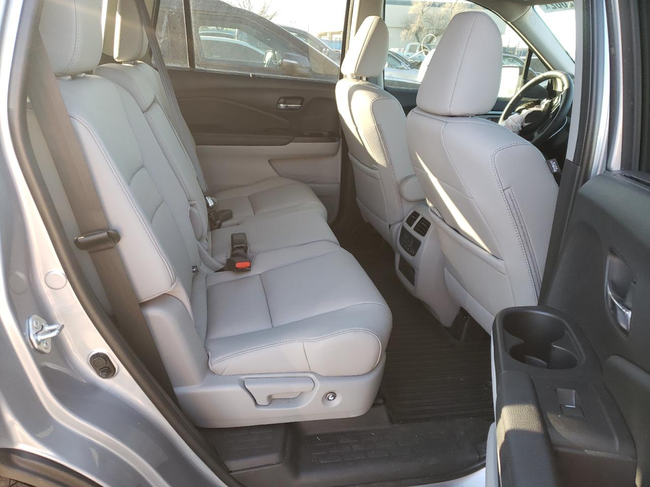 Photo 6 from auction – 2022 HONDA PILOT SE with VIN 5FNYF6H22NB011360