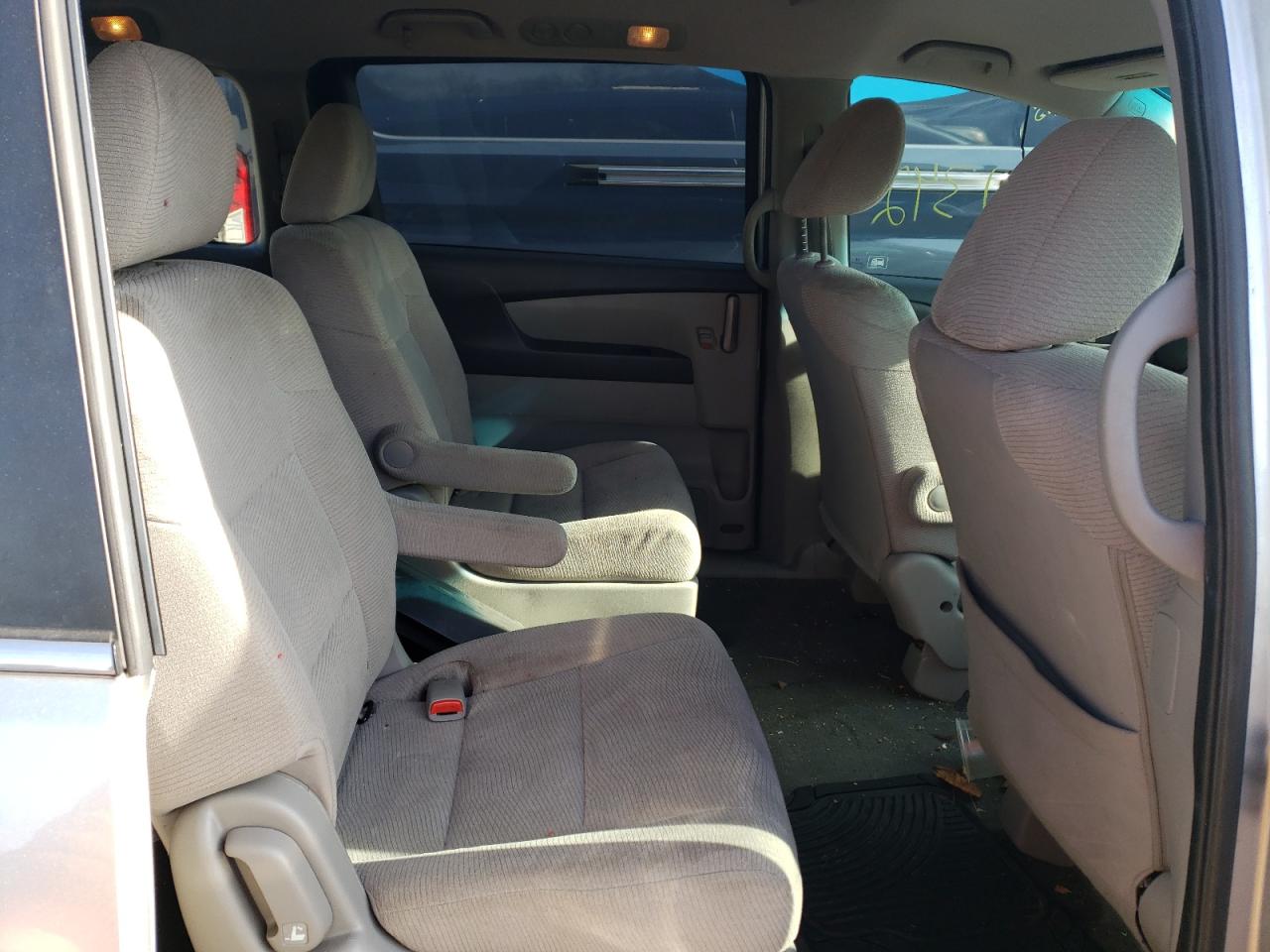 Photo 6 from auction – 2011 HONDA ODYSSEY LX with VIN 5FNRL5H24BB069635