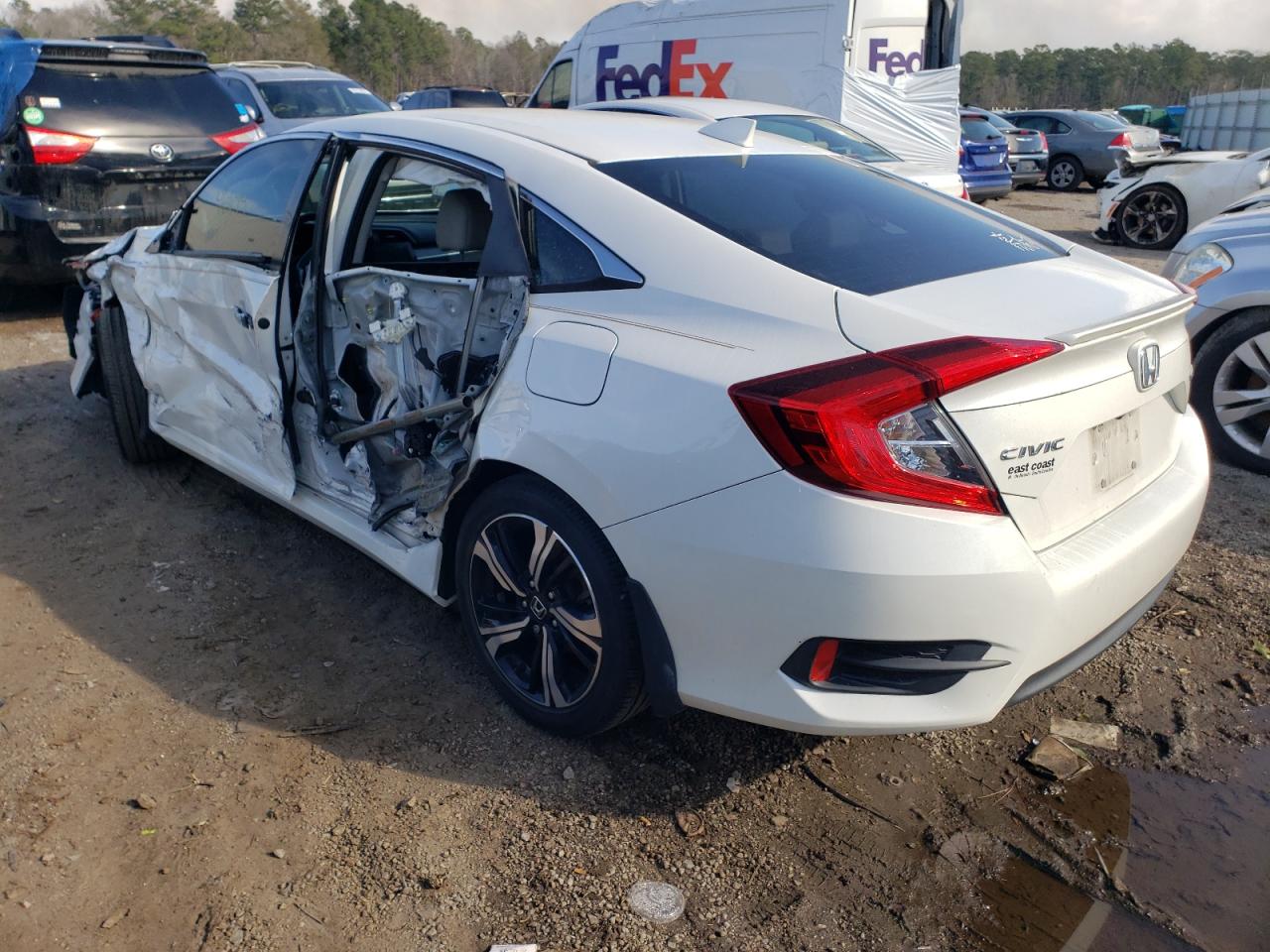 Photo 3 from auction – 2017 HONDA CIVIC TOUR with VIN 19XFC1F96HE015280