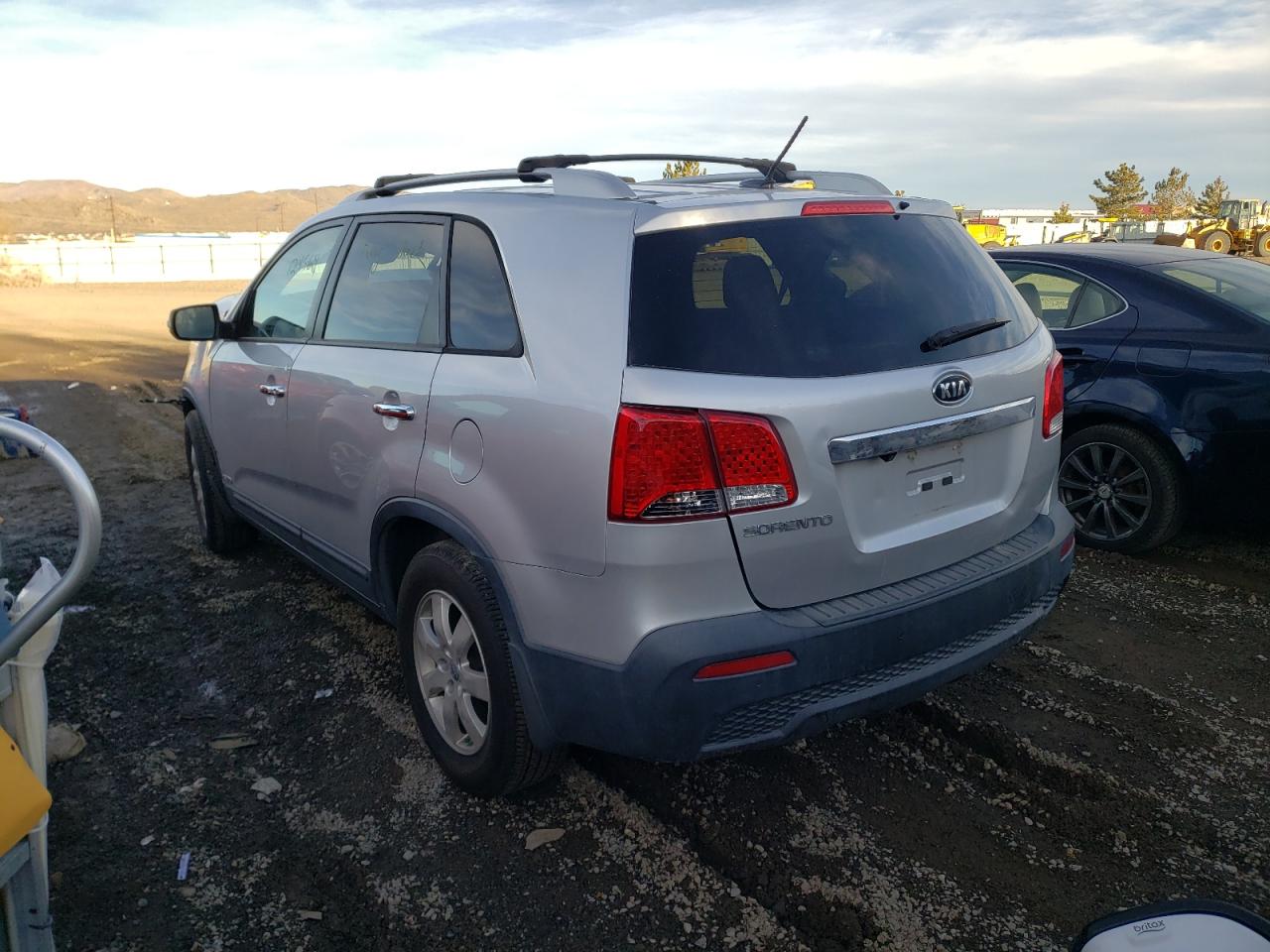Photo 3 from auction – 2013 KIA SORENTO LX with VIN 5XYKTDA60DG413532