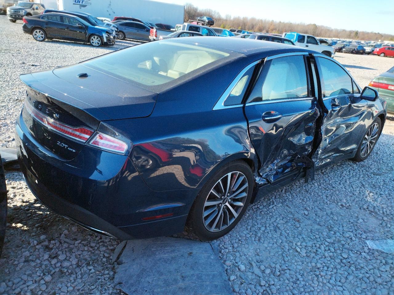 Photo 4 from auction – 2017 LINCOLN MKZ SELECT with VIN 3LN6L5D97HR649292