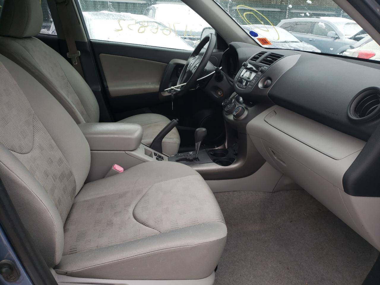 Photo 5 from auction – 2009 TOYOTA RAV4 with VIN JTMBF33V29D015329