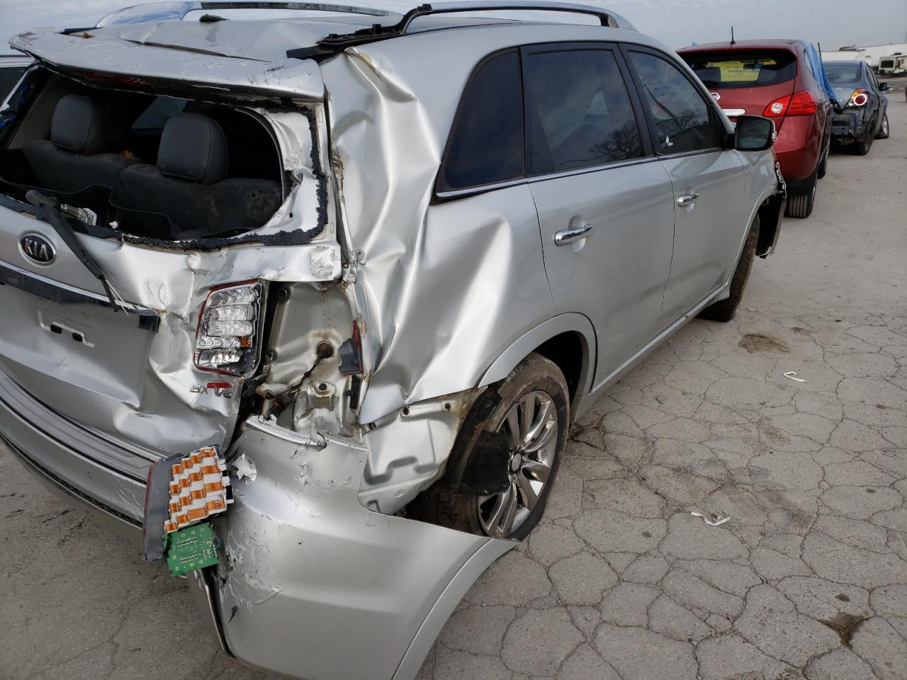 Photo 9 from auction – 2013 KIA SORENTO SX with VIN 5XYKWDA26DG369959