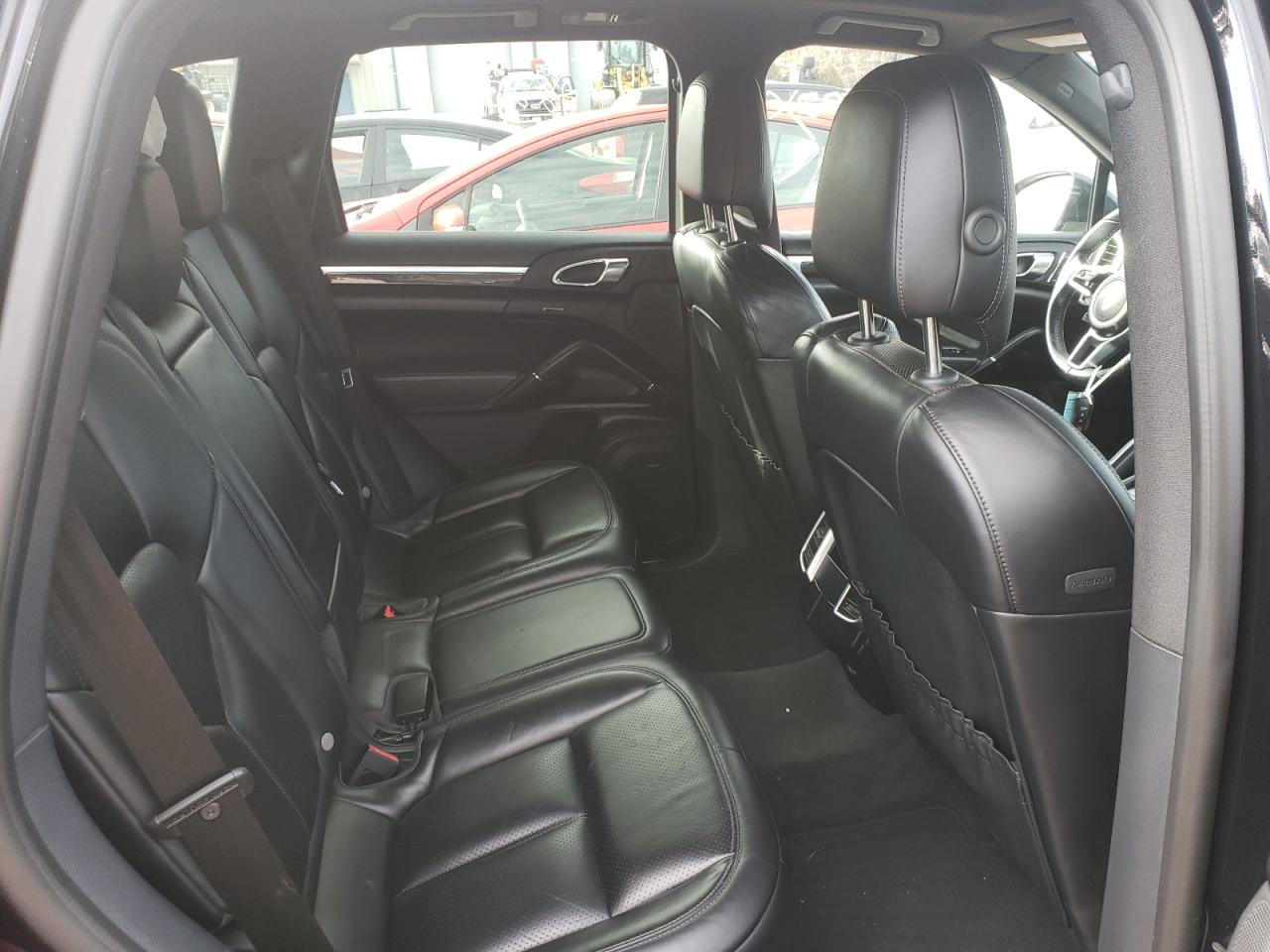 Photo 6 from auction – 2017 PORSCHE CAYENNE S with VIN WP1AB2A21HLA51588