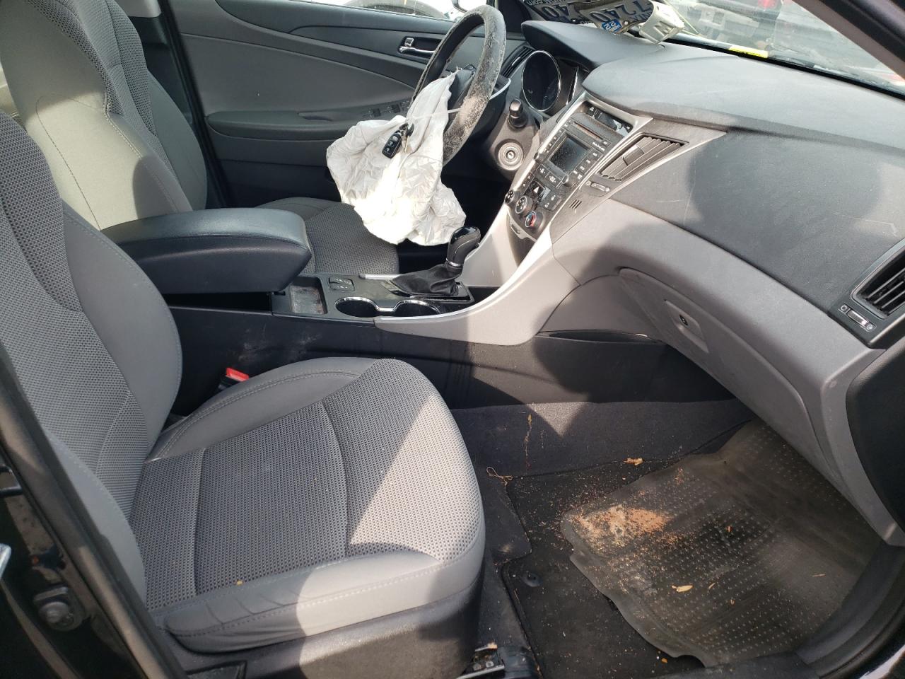 Photo 5 from auction – 2014 HYUNDAI SONATA GLS with VIN 5NPEB4AC7EH859290