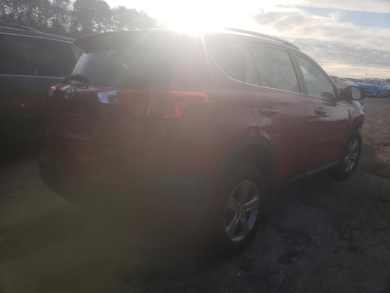 Photo 4 from auction – 2015 TOYOTA RAV4 XLE with VIN JTMWFREV5FJ054284