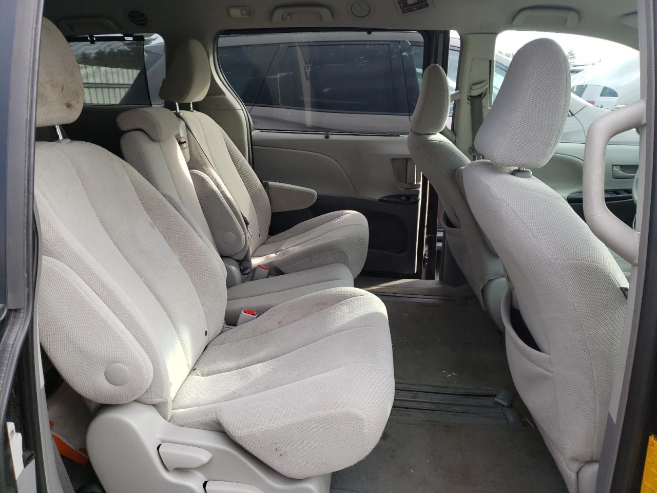 Photo 6 from auction – 2014 TOYOTA SIENNA LE with VIN 5TDKK3DCXES436710