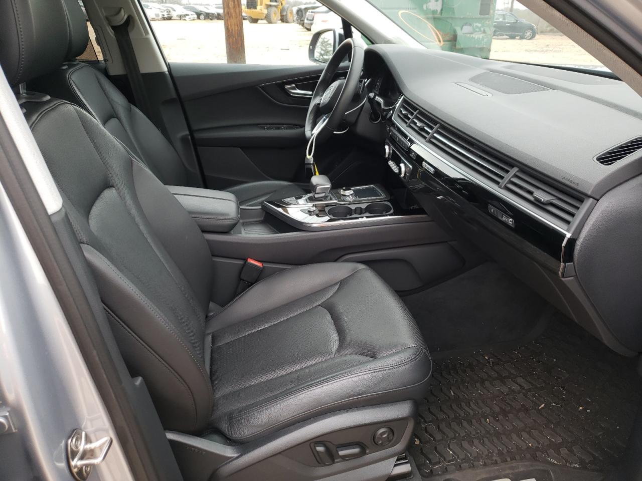 Photo 18 from auction – 2019 AUDI Q7 PREMIUM with VIN WA1LAAF77KD035757