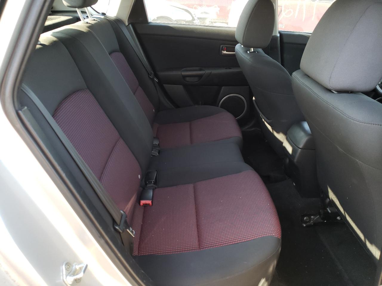 Photo 6 from auction – 2005 MAZDA 3 HATCHBAC with VIN JM1BK143X51253079