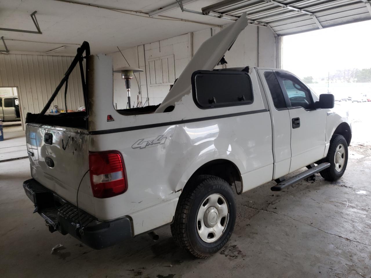 Photo 4 from auction – 2006 FORD F150 with VIN 1FTRF14W66NA87182