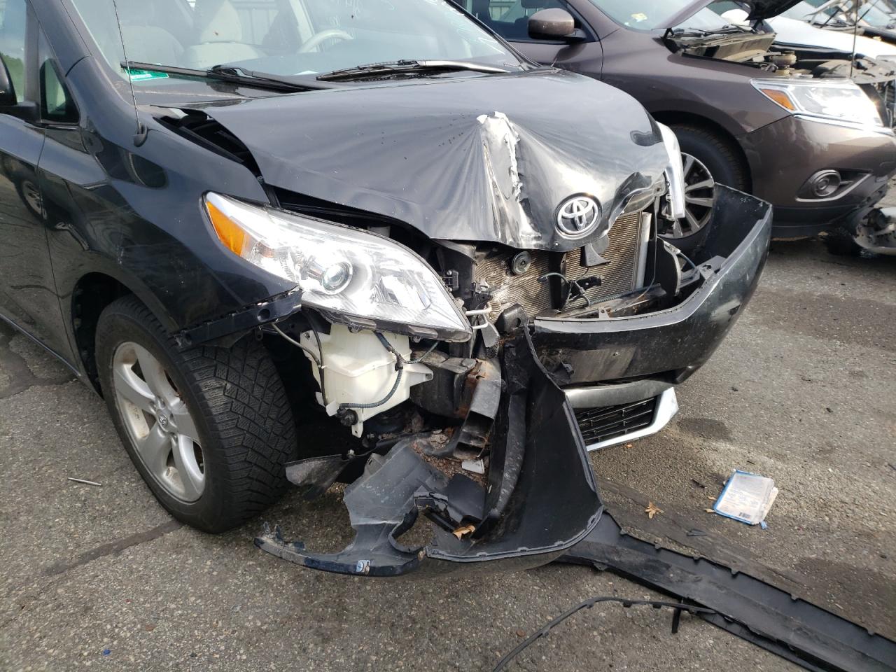 Photo 9 from auction – 2014 TOYOTA SIENNA LE with VIN 5TDKK3DCXES436710