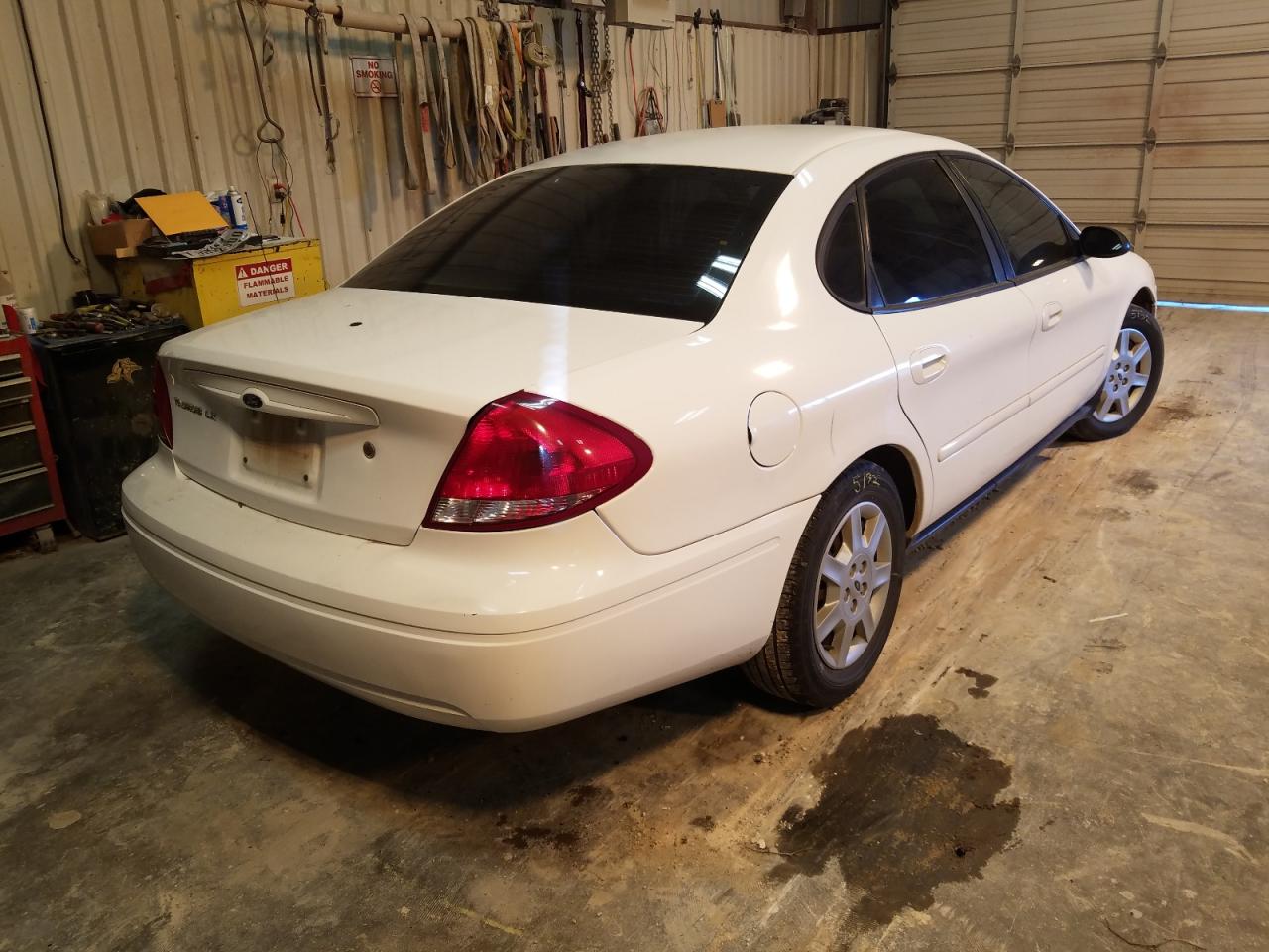 Photo 4 from auction – 2004 FORD TAURUS LX with VIN 1FAFP52U94G151926