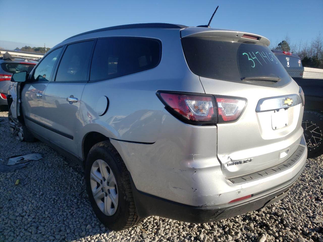 Photo 3 from auction – 2017 CHEVROLET TRAVERSE L with VIN 1GNKRFKDXHJ347463