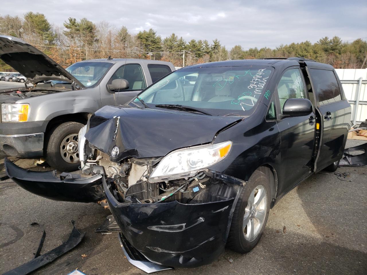 Photo 2 from auction – 2014 TOYOTA SIENNA LE with VIN 5TDKK3DCXES436710