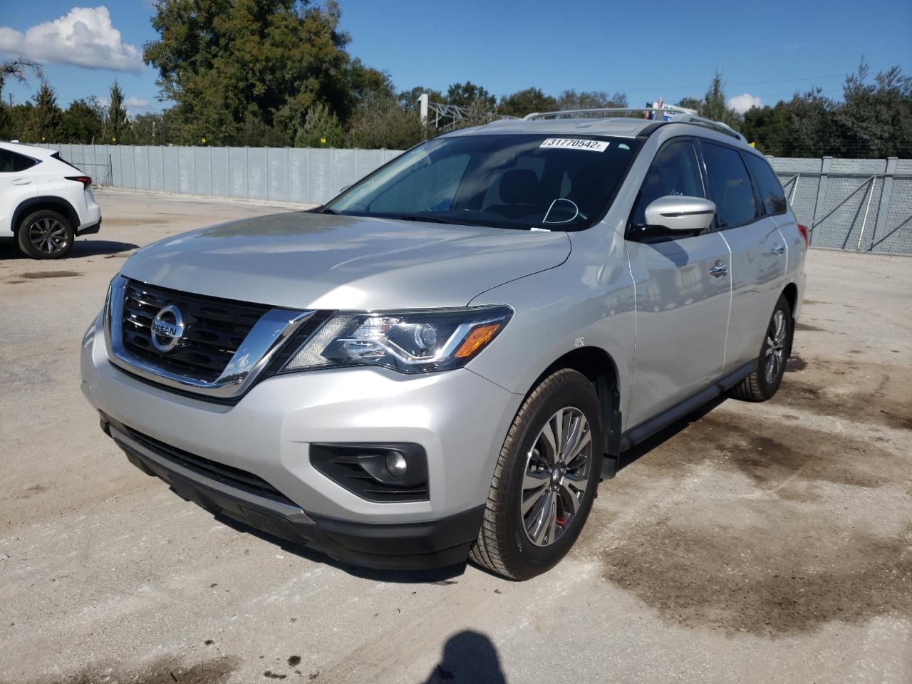 Photo 2 from auction – 2017 NISSAN PATHFINDER with VIN 5N1DR2MN2HC904446