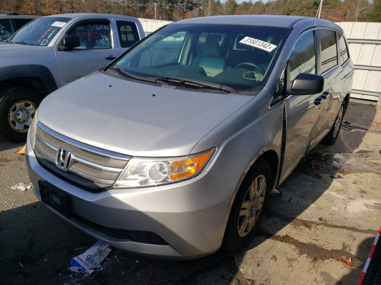 Photo 2 from auction – 2011 HONDA ODYSSEY LX with VIN 5FNRL5H24BB069635