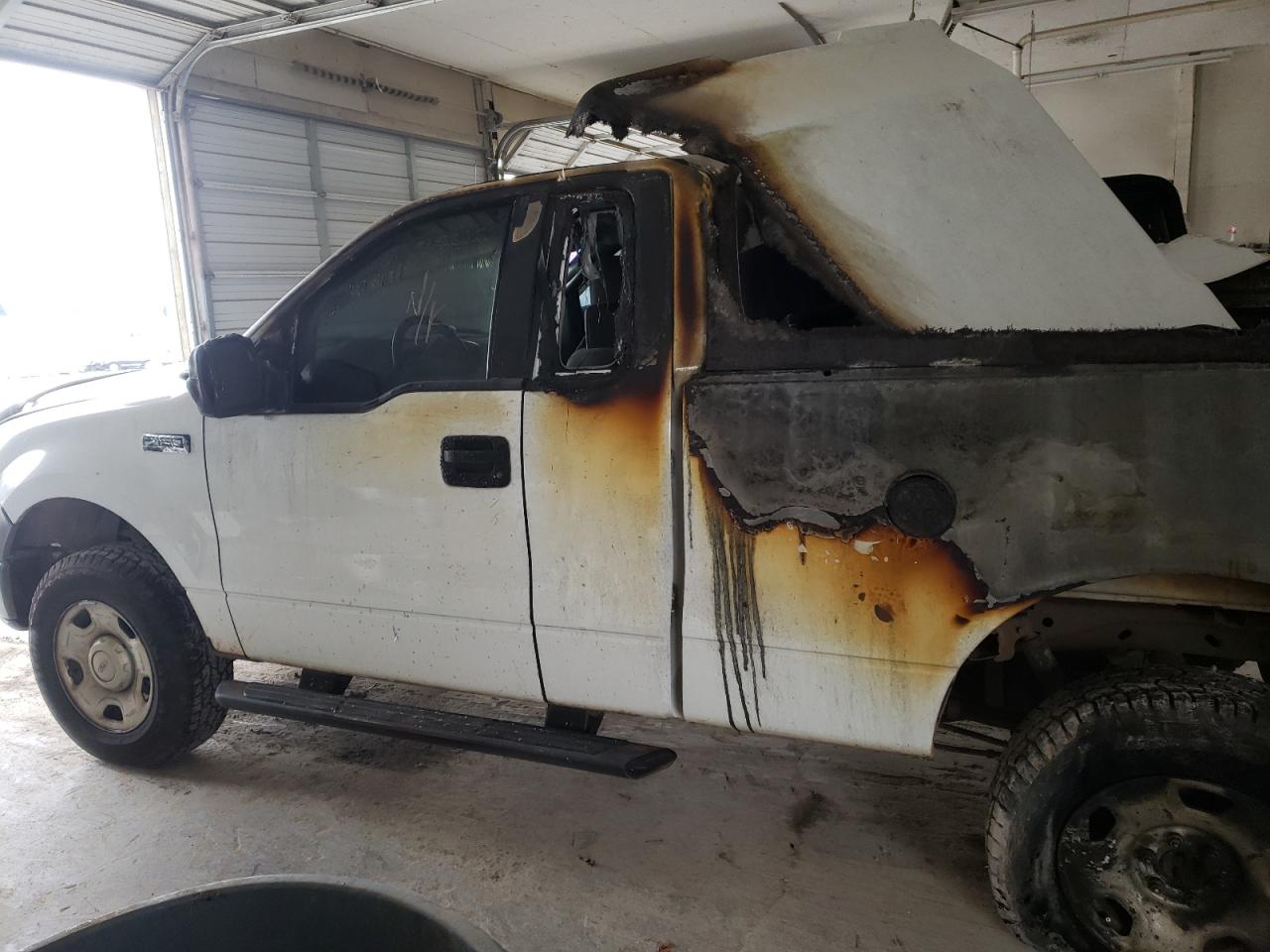 Photo 9 from auction – 2006 FORD F150 with VIN 1FTRF14W66NA87182