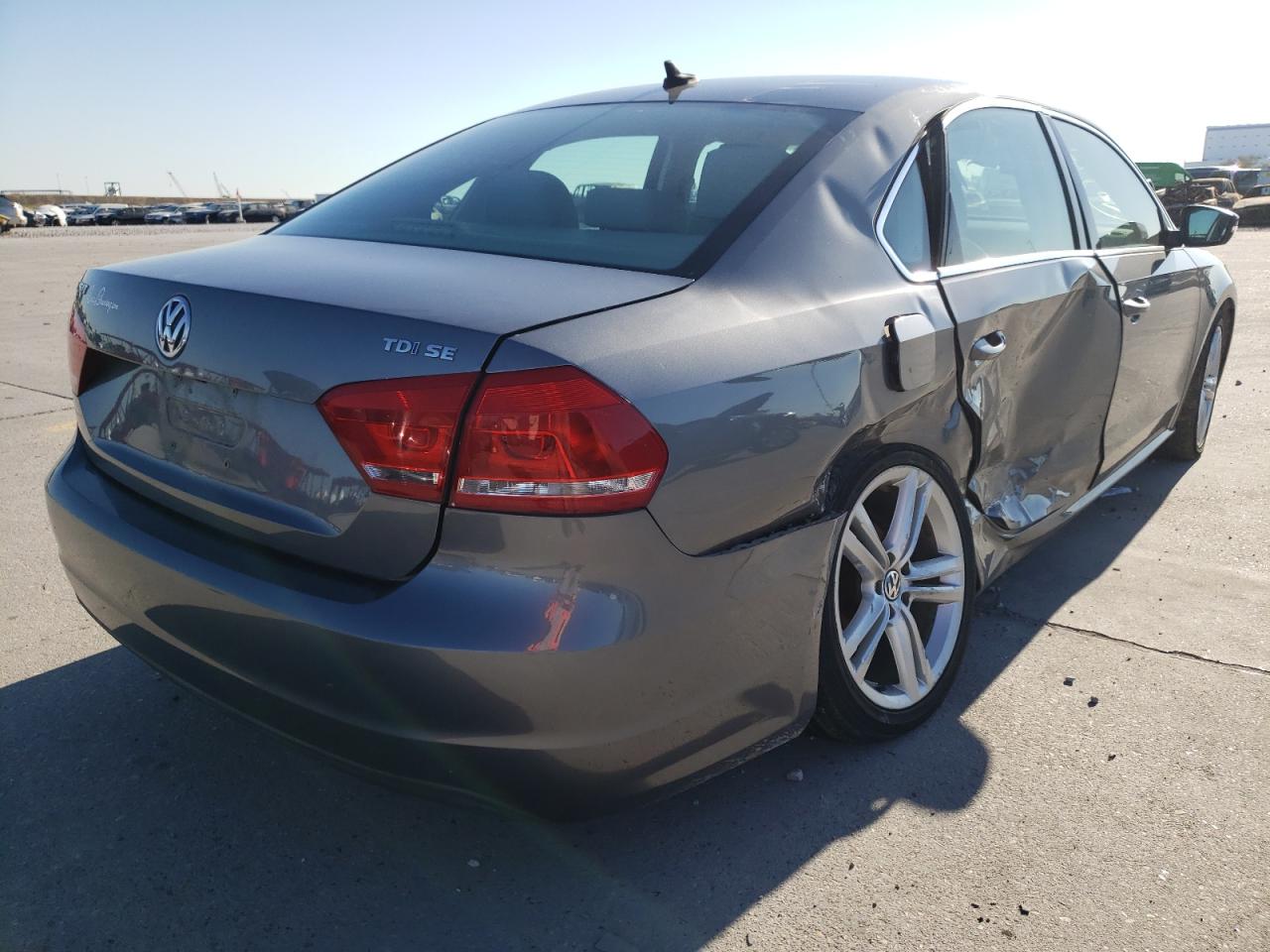 Photo 4 from auction – 2015 VOLKSWAGEN PASSAT SE with VIN 1VWBV7A36FC059859