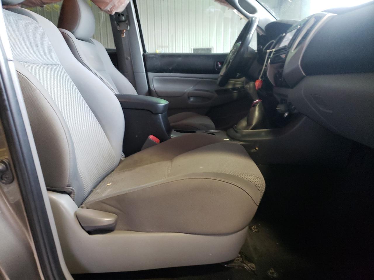 Photo 5 from auction – 2015 TOYOTA TACOMA DOU with VIN 5TFLU4EN2FX143271