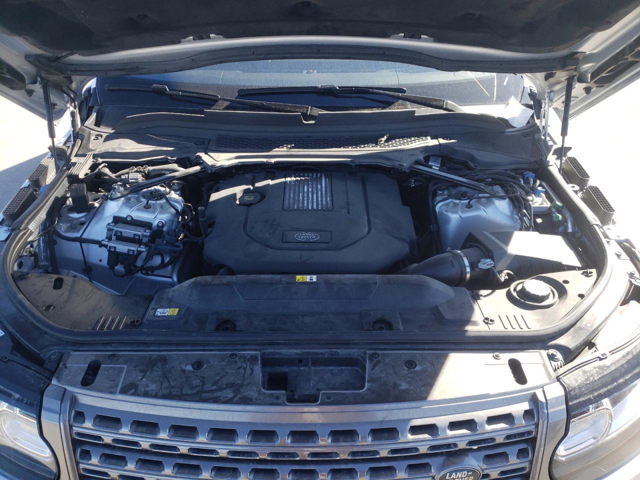 Photo 7 from auction – 2017 LAND ROVER RANGE ROVE with VIN SALGR2FK2HA329130