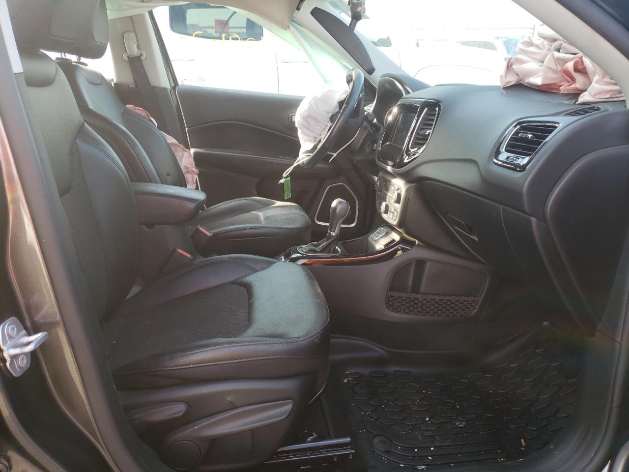 Photo 5 from auction – 2020 JEEP COMPASS LA with VIN 3C4NJCBB0LT115112