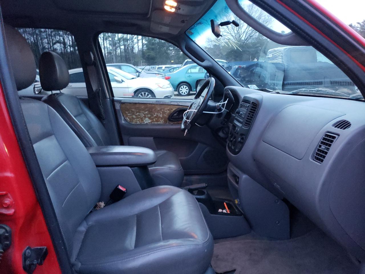 Photo 5 from auction – 2002 FORD ESCAPE XLT with VIN 1FMCU03152KC11204