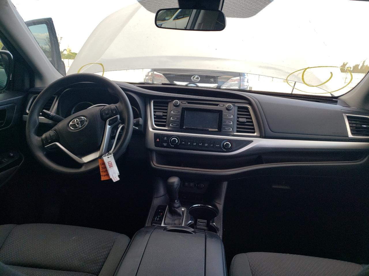 Photo 9 from auction – 2017 TOYOTA HIGHLANDER with VIN 5TDZARFH9HS031911