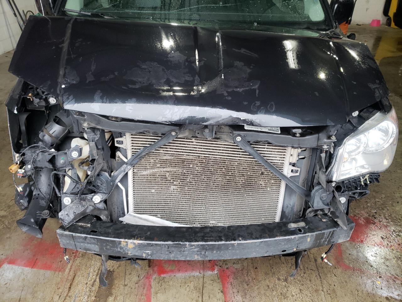 Photo 7 from auction – 2015 CHRYSLER TOWN & COU with VIN 2C4RC1BG3FR662930