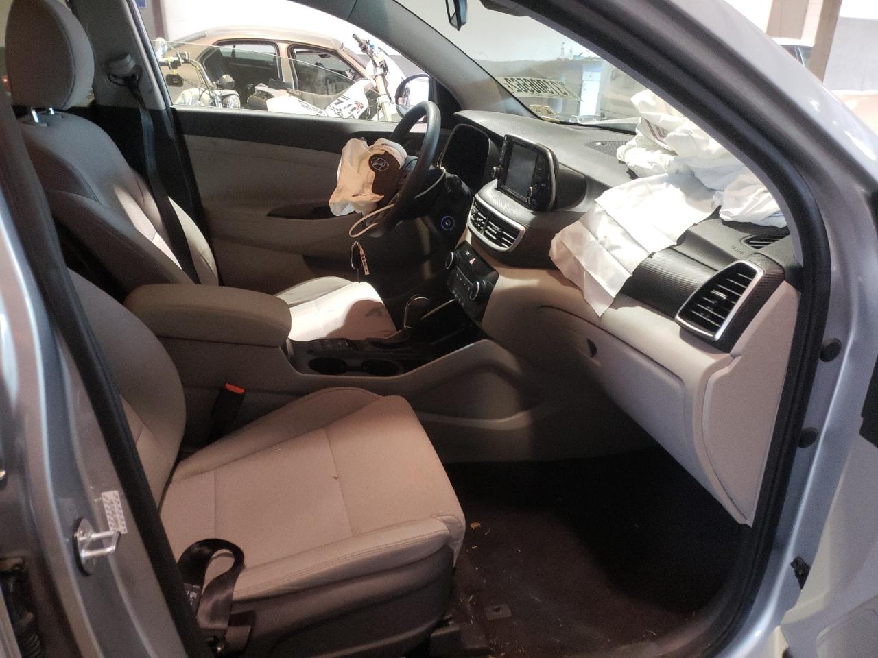 Photo 5 from auction – 2020 HYUNDAI TUCSON SE with VIN KM8J2CA45LU080924